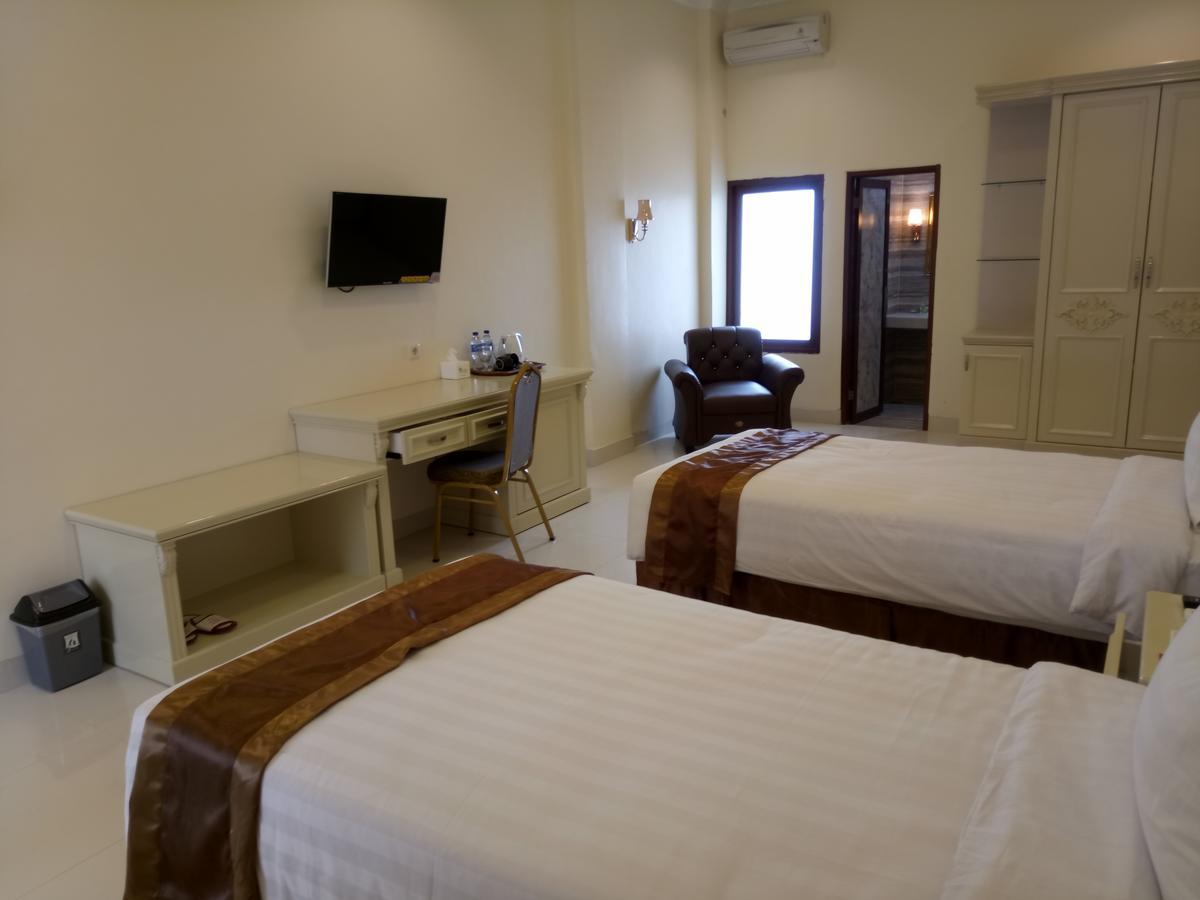 Grand Town Hotel Mandai Makassar Exterior photo