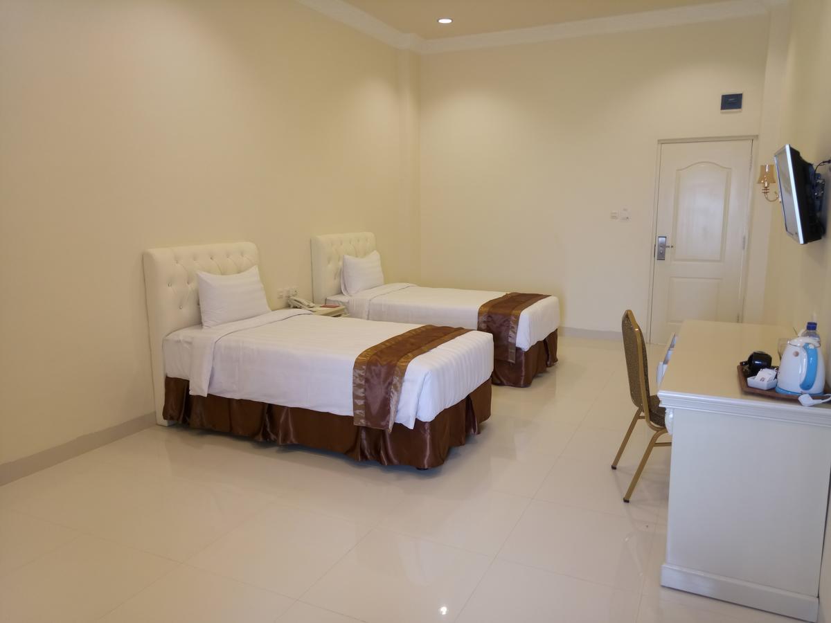 Grand Town Hotel Mandai Makassar Exterior photo